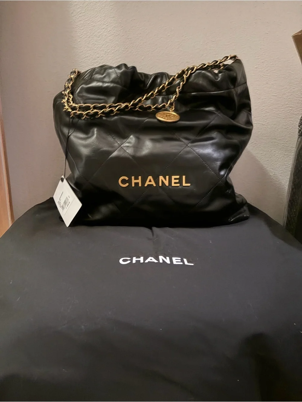 CHANEL 22 Black Quilted Calfskin handbag